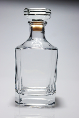 Buon prezzo il liquore del vetro trasparente 700ml imbottiglia/la bottiglia di vetro del whiskey in linea