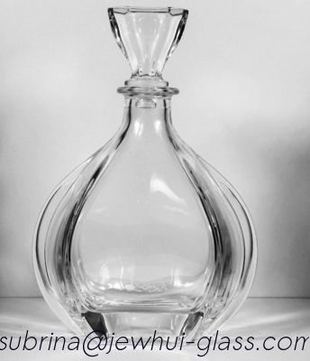 Buon prezzo Clear Empty  XO, brandy ,  Vodka Liquor Gin Rum Tequila Whisky Brandy Spirit Glass Bottle With Solid Glass Stoppers in linea