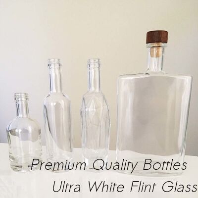 Buon prezzo Bottiglia in vetro di gin classico Perfetto per distillatori artigianali ed esportatori di bevande con vetro spessa e finitura elegante in linea
