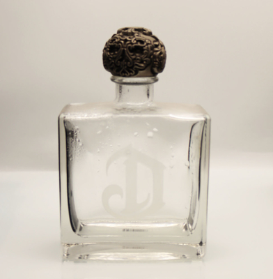 Buon prezzo La bottiglia di vetro di tequila di Deleon ha impresso l'incisione sabbiando le bottiglie di vetro in linea